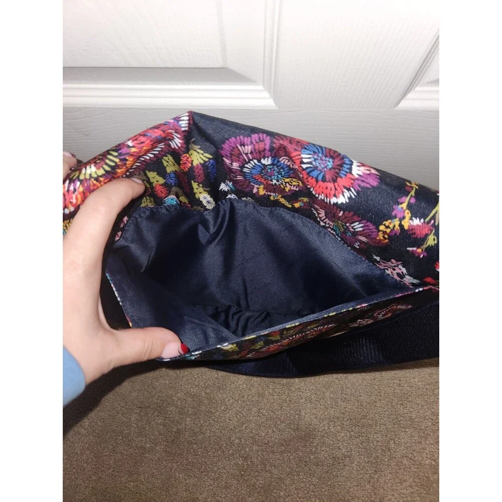 NEW Vera Bradley Lighten Up Essential Messenger Bag Midnight Wildflowers NWT - Picture 4 of 7